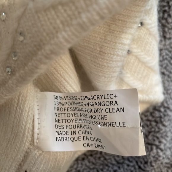 Winter Hat with Fur Pom Pom - Picture 5 of 5